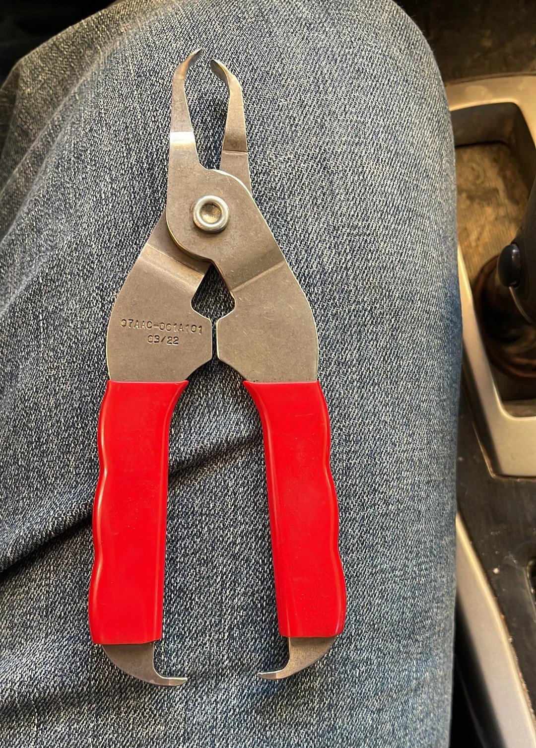 Push Pin Puller/Grab Handle Cap Pliers