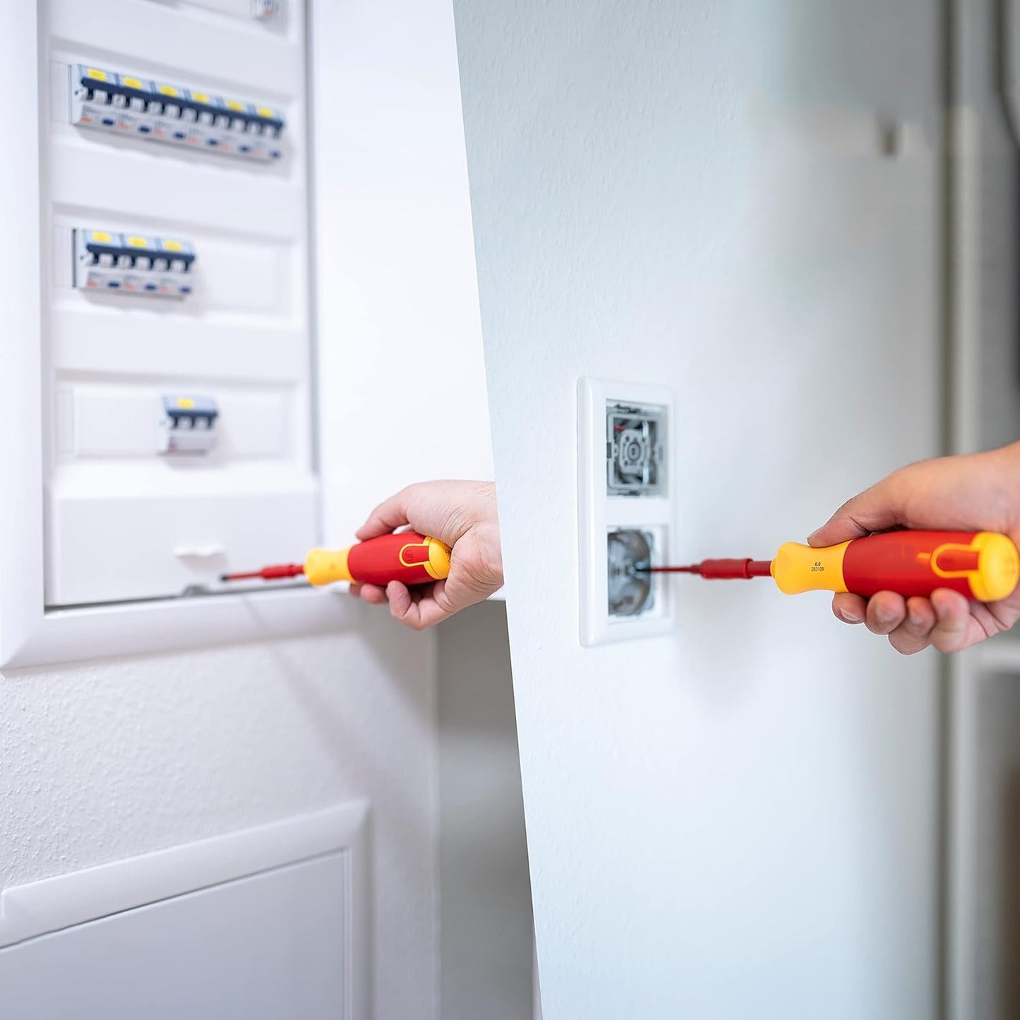 6-in-1 Electrician’s Screwdriver with Integrated SlimBits