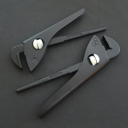 Adjustable Pipe Wrench with Handle